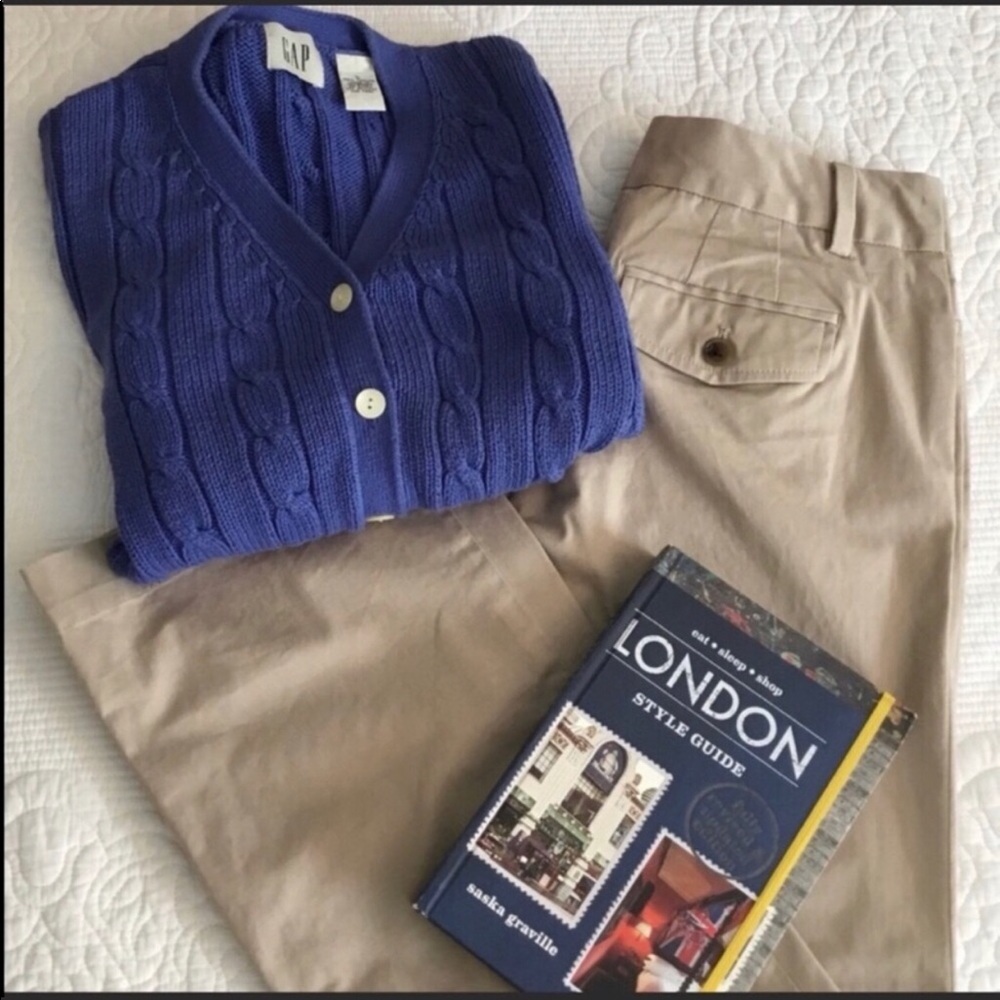 GAP Women’s Curvy Fit Classic Stretch Khaki Pants
